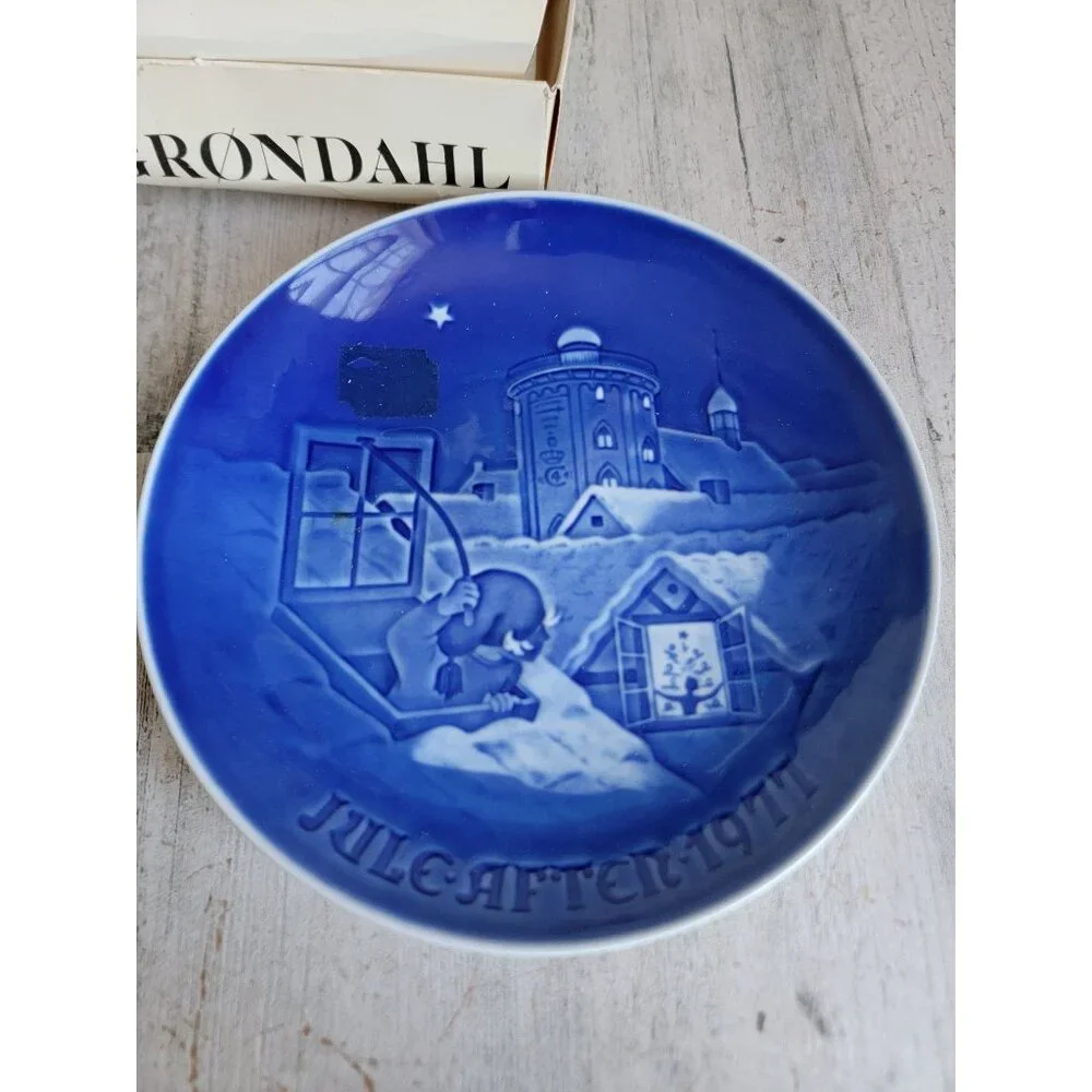 Copenhagen porcelain jule after 1977 vintage plate collectible Xmas home decor‎